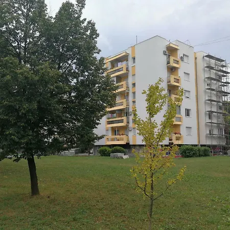 Apartman 49 *